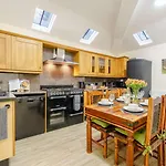 3 Bed In Whitby Oc-90809 펜션 Aislaby