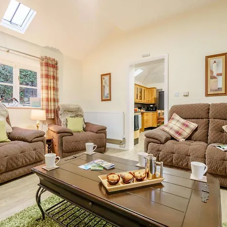 3 Bed In Whitby Oc-90809 *
