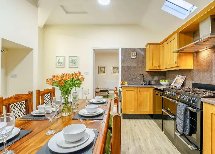3 Bed In Whitby Oc-90809 *